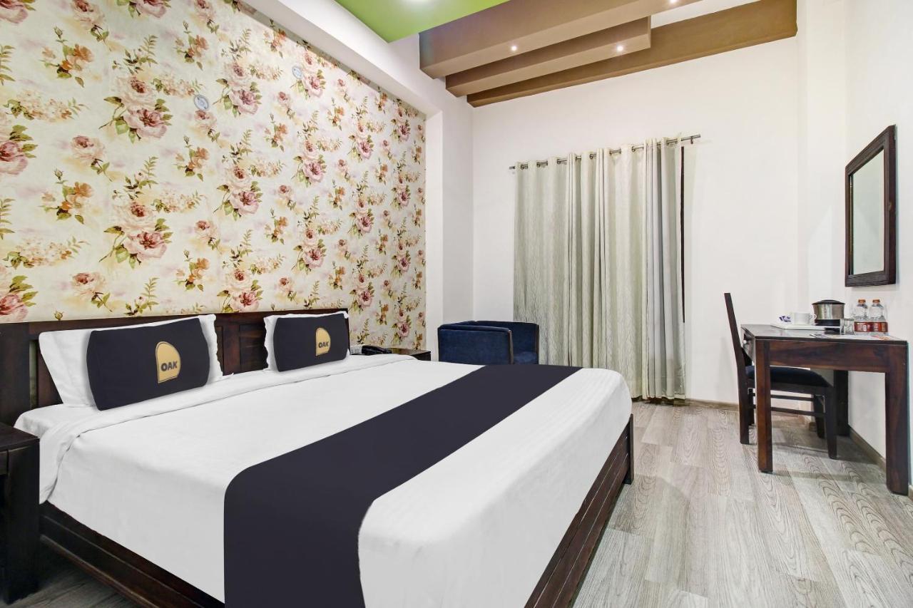 Townhouse Oak 46940 Hotel Vrindavan Sultānpur Eksteriør bilde