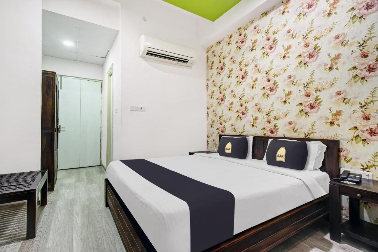 Townhouse Oak 46940 Hotel Vrindavan Sultānpur Eksteriør bilde