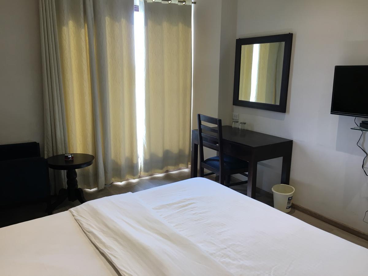 Townhouse Oak 46940 Hotel Vrindavan Sultānpur Eksteriør bilde